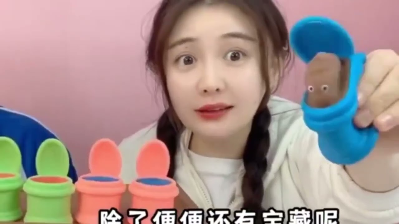 马桶里有“迷你银马桶”！跟拇指一样大，能兑换比人还大的马桶？