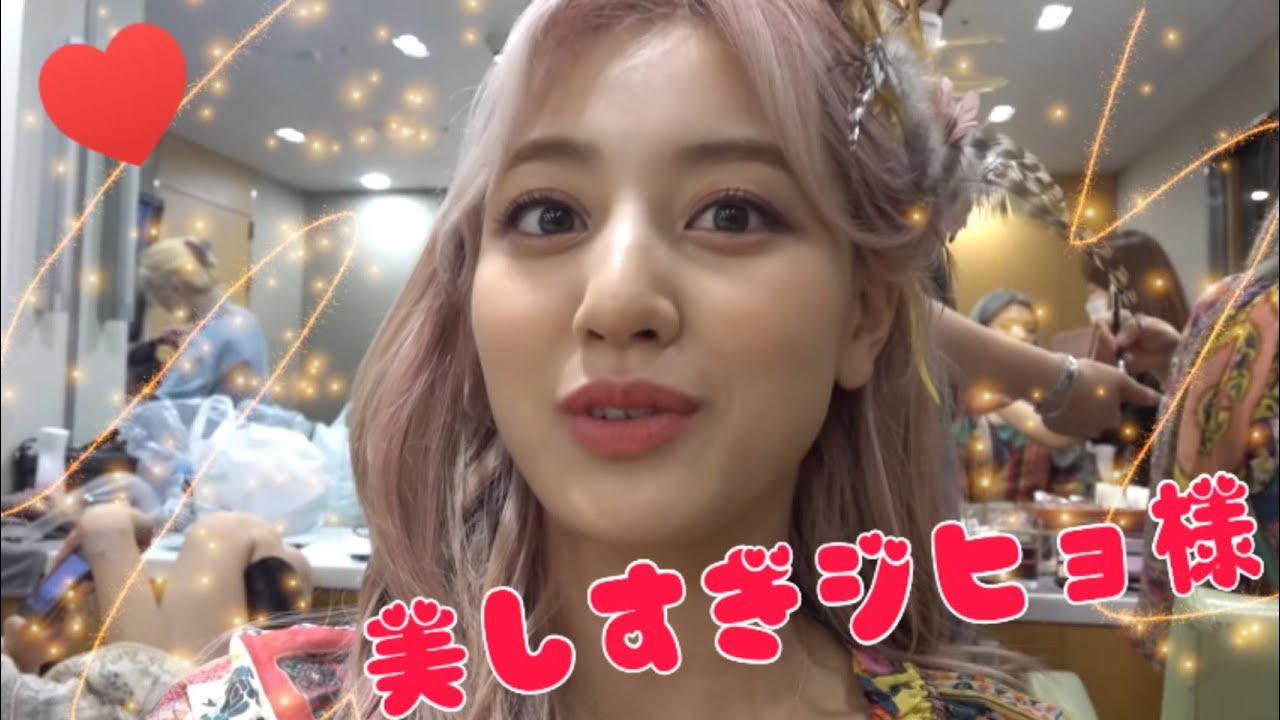 【TWICE】モモのもぐもぐタイム❥ジヒョ様最新カメラに感動、動き当てゲームでナヨン大爆笑!?