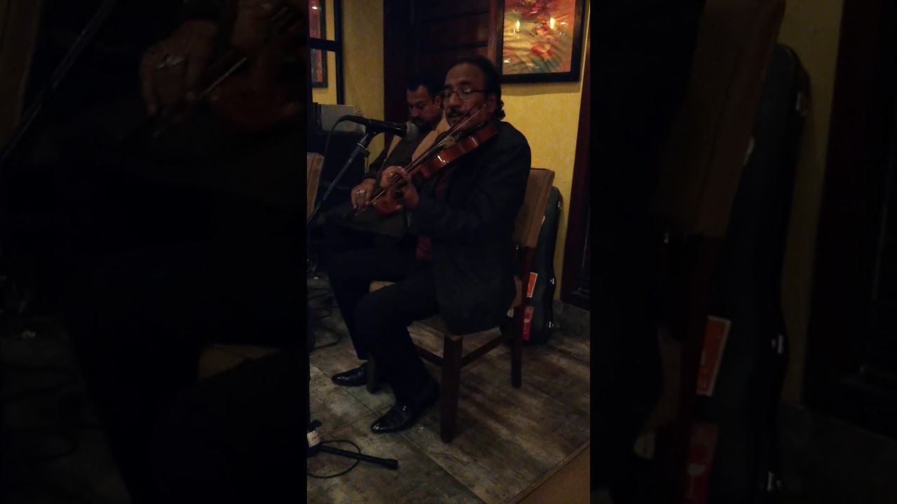 violinist Mastro Raees Ali Khan plays Rangeela Re