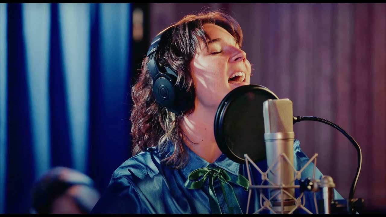 Sammy Rae & The Friends – Valerie (Live Performance Video)