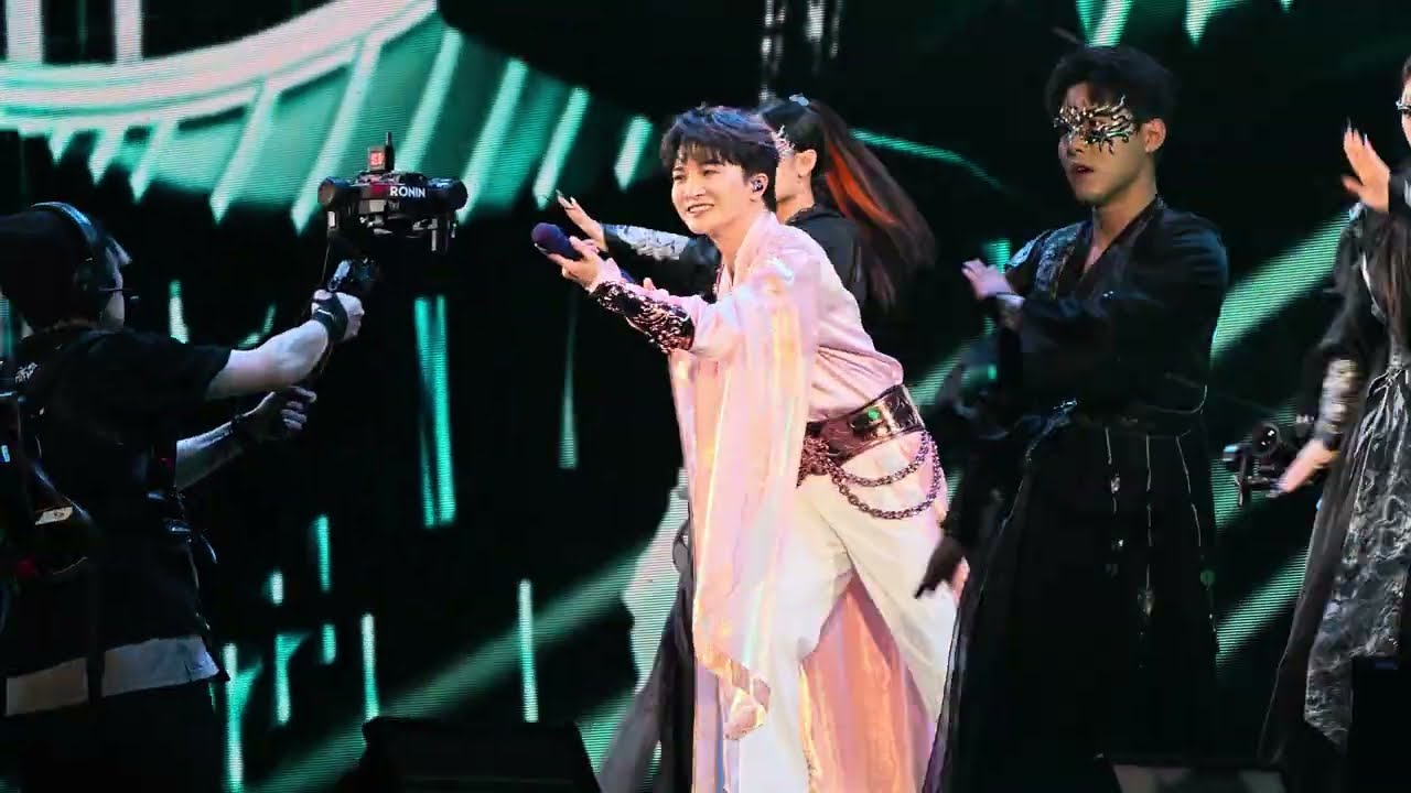 [我媽媽是周深粉絲系列］《借過一下》 - 周深香港跨年演唱會20251231