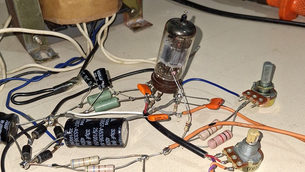 AMPLIFICADOR VALVULADO SINGLE CLASSE A COM UMA VÁLVULA 6BL8.