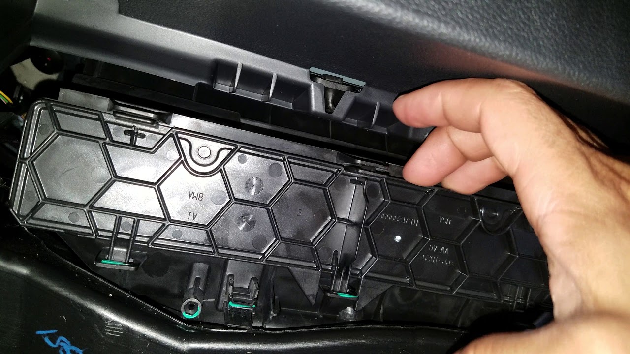 2018 Volkswagen Tiguan MQB Cabin Air Filter Change