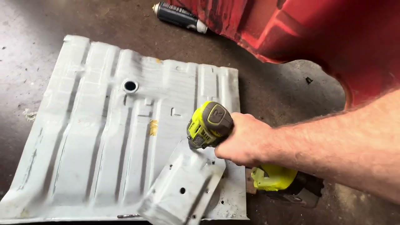 Hilux Rusty Floor Pan Replacement - V8 Hilux Build Ep7