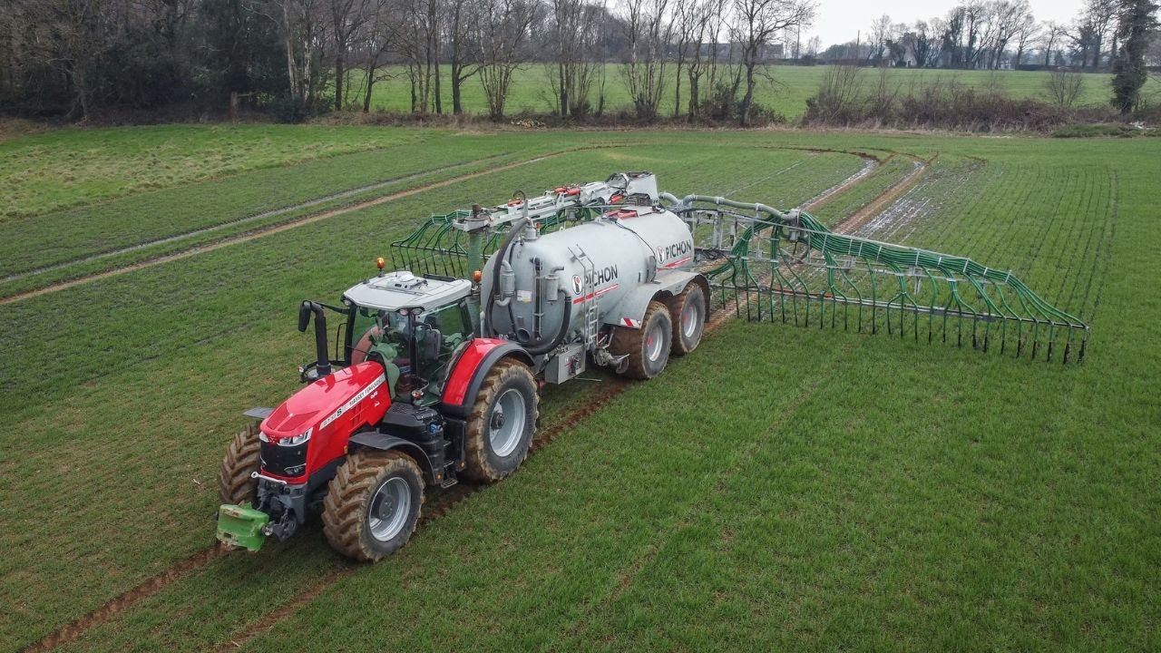 NOUVEAU Massey Ferguson 8732S a la CUMA des Bois // Epandage de lisier sur céréales 🌱