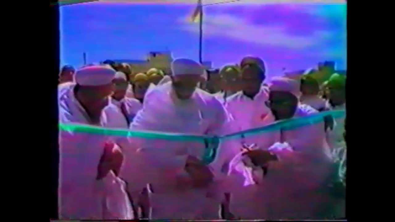 Syedna Mohammed Burhanuddin RA performing the iftetah and alamaat
