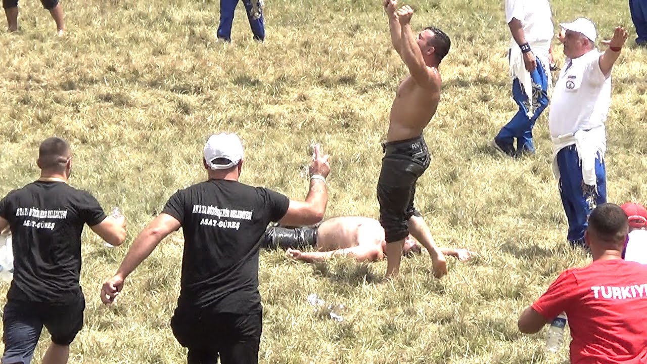 137-2021 kırkpınar güreşleri-YUSUF CAN ZEYBEK-HAMZA ÖZKARADENİZ baş altı çeyrek final maçı