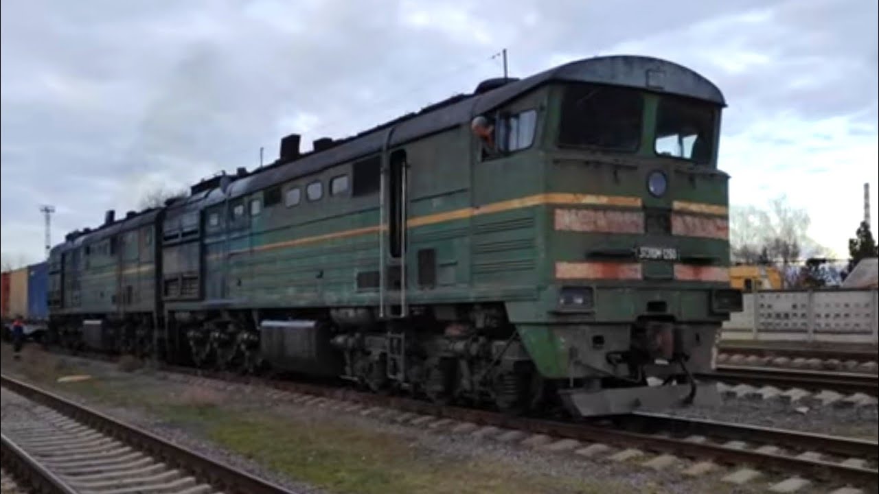 [CFM] Тепловоз 3ТЭ10М-1260Б/1250В с контейнерным поездом, отправление со станции Кишинёв