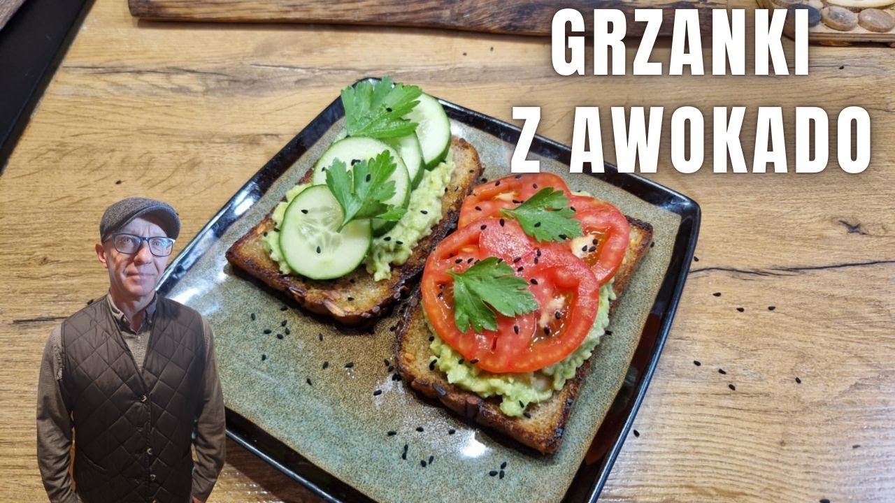GRZANKI Z AWOKADO, OGÓRKIEM I POMIDOREM