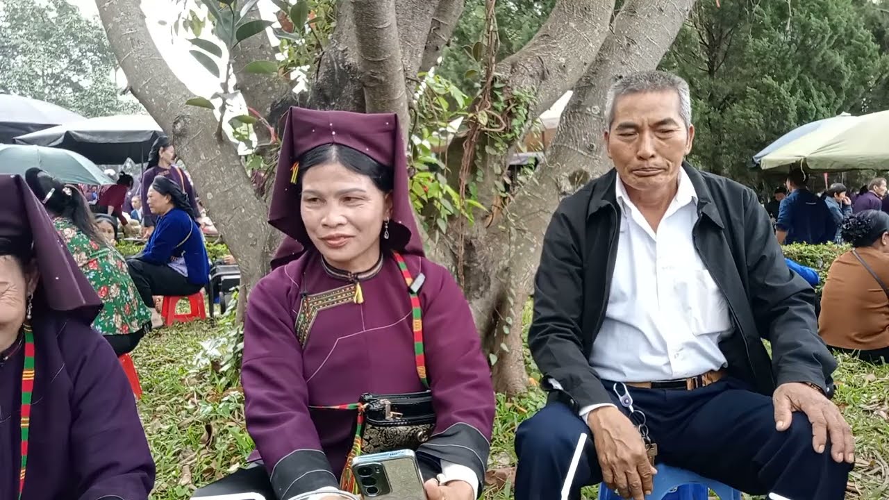 Gái chiến thắng hò với trai hữu lũng thật hay, tại công viên Hoàng Văn thụ 27/12026.