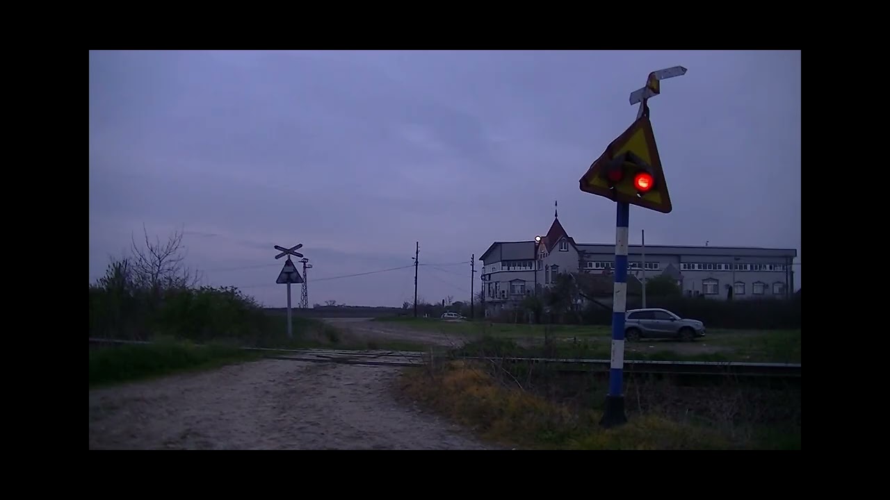 Railroad crossing in Karavukovo, Serbia | ЖД переїзд в Каравуково, Сербія (Шок! Зламався світлофор