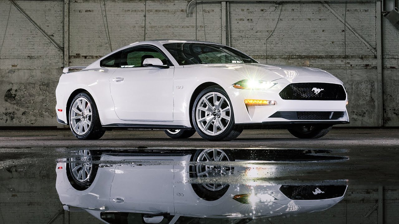 2022 Ford Mustang GT 5.0 with Ice White Appearance Package