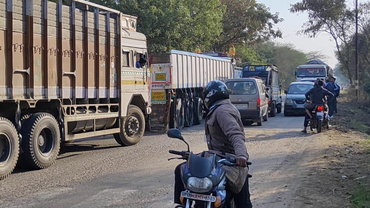 Accident on Greater Noida road😯 || trucks || roadrage || noida UP || funny