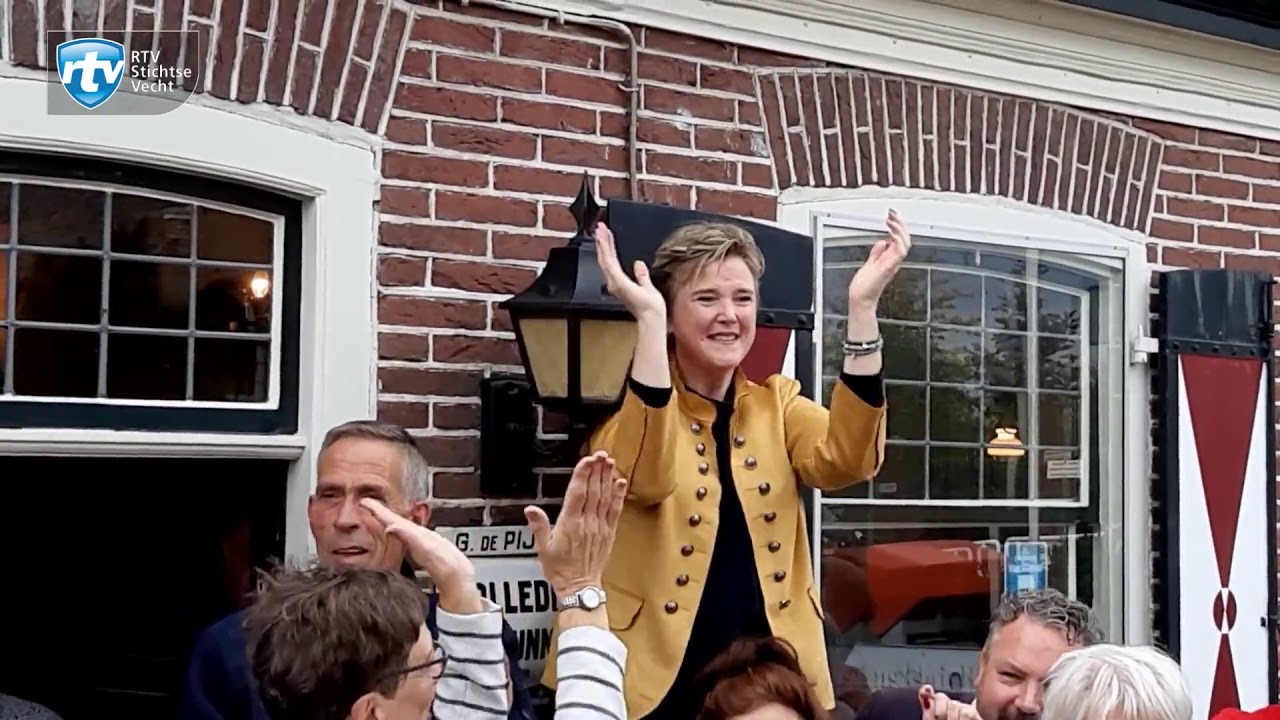 Cynthia de Pijper 25 jaar uitbaatster van Het Olde Regthuys in Tienhoven