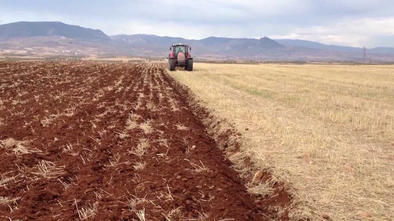 VALTRA T162 CON ARADO CASTILLON