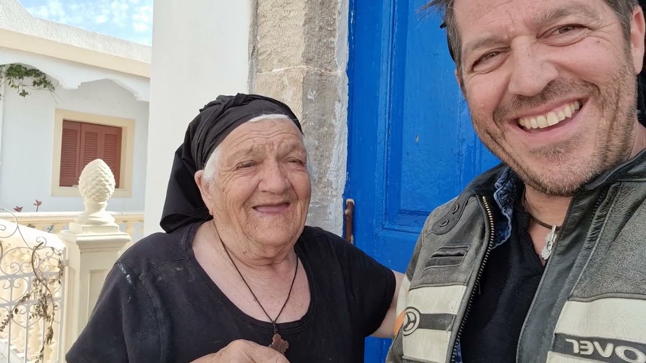 Χωριό Μεσοχώρι Κάρπαθο βόλτα στα στενά και μία συνταγή για φλογερα  γαλακτομπούρεκο