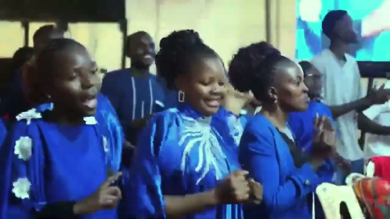Hakuna Mungu Mwengine by David Kasika live at Kibiku Crusade