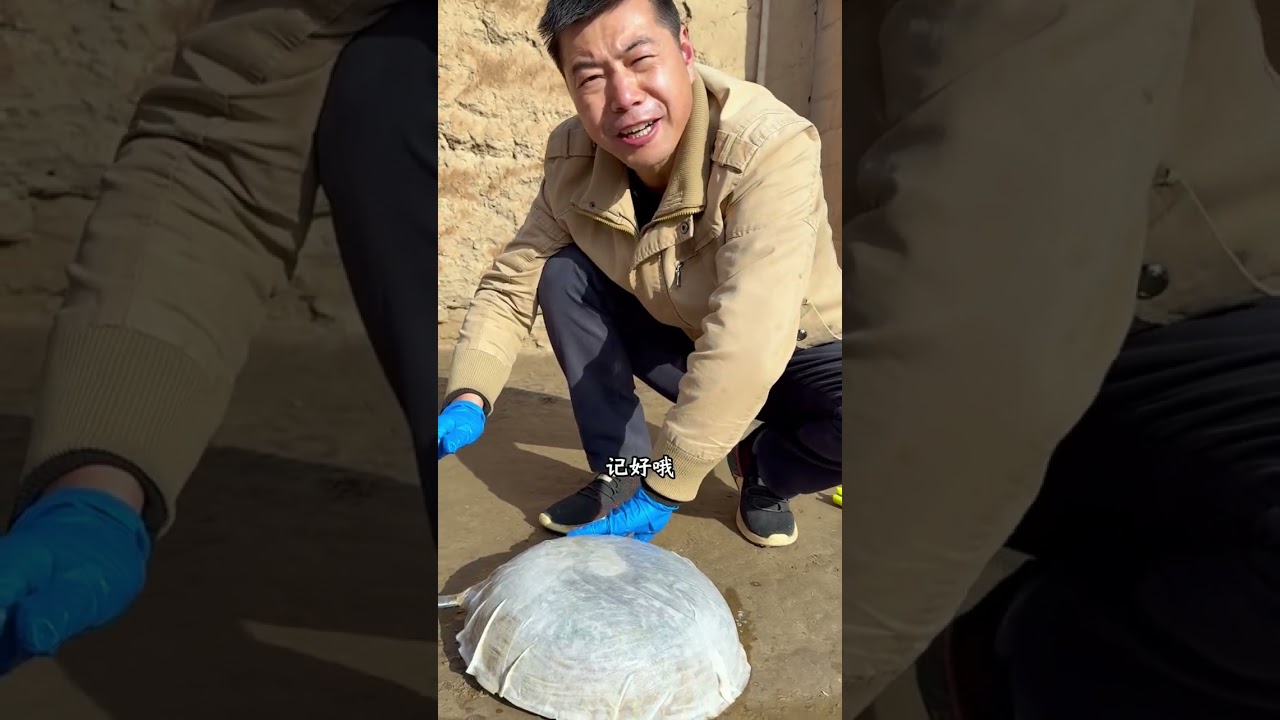 这个锅底清洁膜挺好用的，每次老妈刷锅底都要费很大劲，还弄的不太干净，用这个锅底清洁膜，就像给锅底敷面膜一样，油污就被清理干净了#记录真实生活 #陇上阿斌 #净浮生油污清洁剂 #乡村生活有多充实 #新