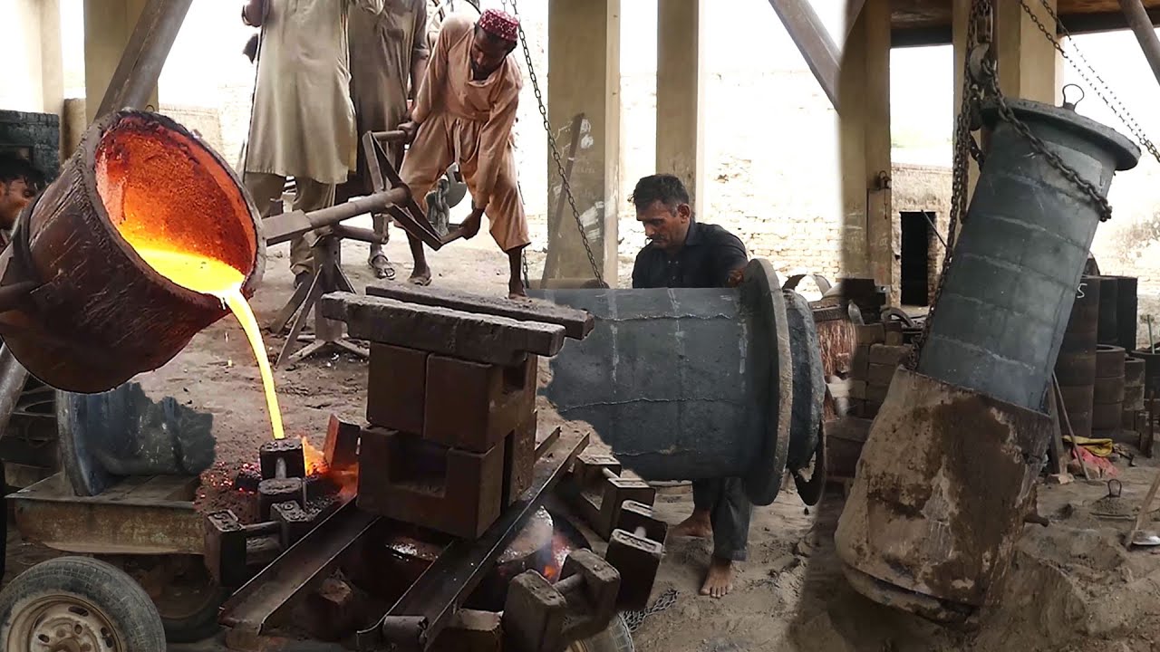 Huge Metal Casting process of Making Huge Iron Pipe