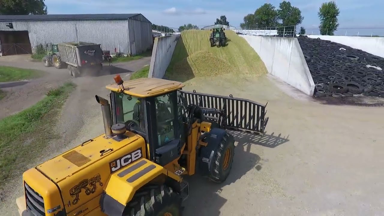 SILÁŽE V ZOD HOSÍN - SKLÍZÍME KUKUŘICI S FLOTILOU JOHN DEERE. HARVEST OF CORN - SILAGE  2022.