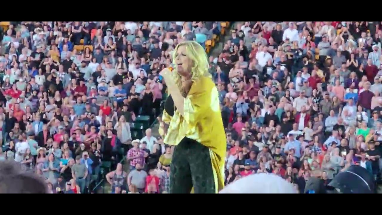 [‎@Garth Brooks IN EDMONTON, DAY 2] Shallow with @TrishaYearwood