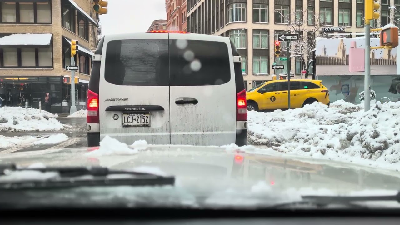 NYC Drive: Flatiron District to Chinatown with lots of snow in a Crown Victoria via Broadway / Mott