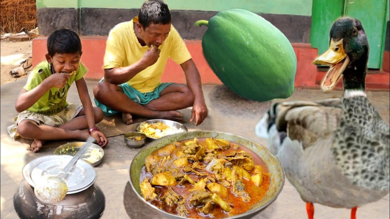 He cooks DUCK MEAT CURRY perfectly with papaya and eating with his daughter || rural India orissa