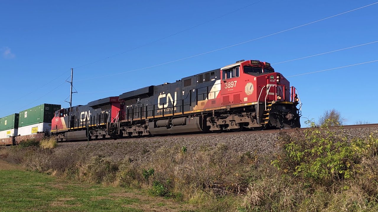 Canadian National  -  Stack/Rack Train    25 Oct 25