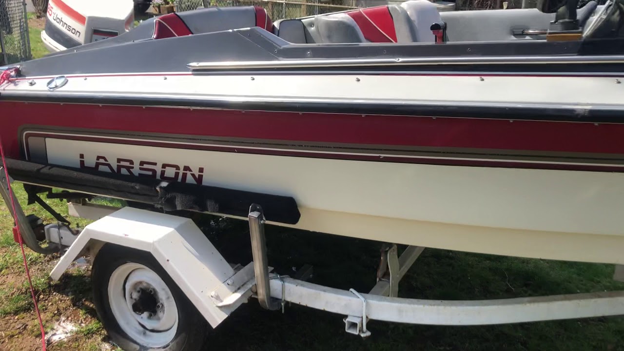 17.5 ft Larson Senza Bowrider