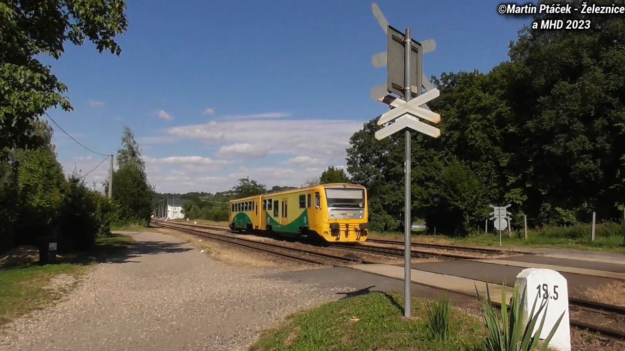 Železničn&iacute; přejezd Otvovice #2 - P2463 / 11.8. 2022 / Czech railroad crossing.