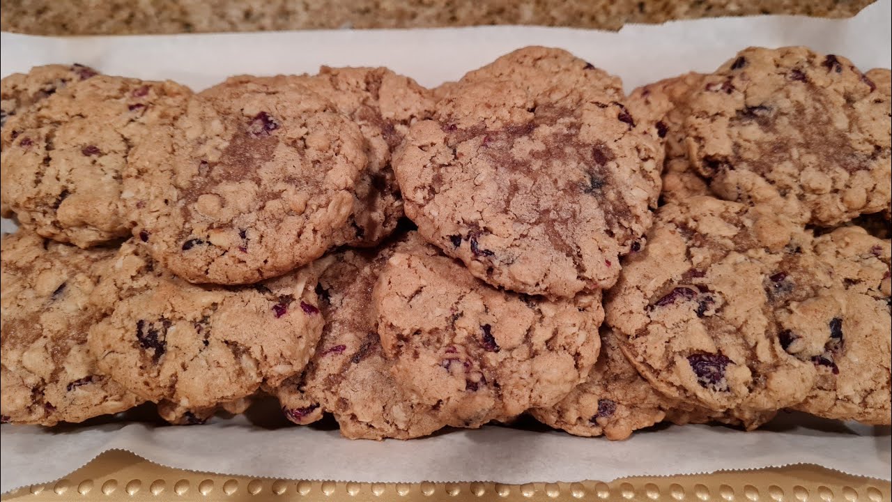 Walnut Cranberry Oatmeal Cookies 🍪