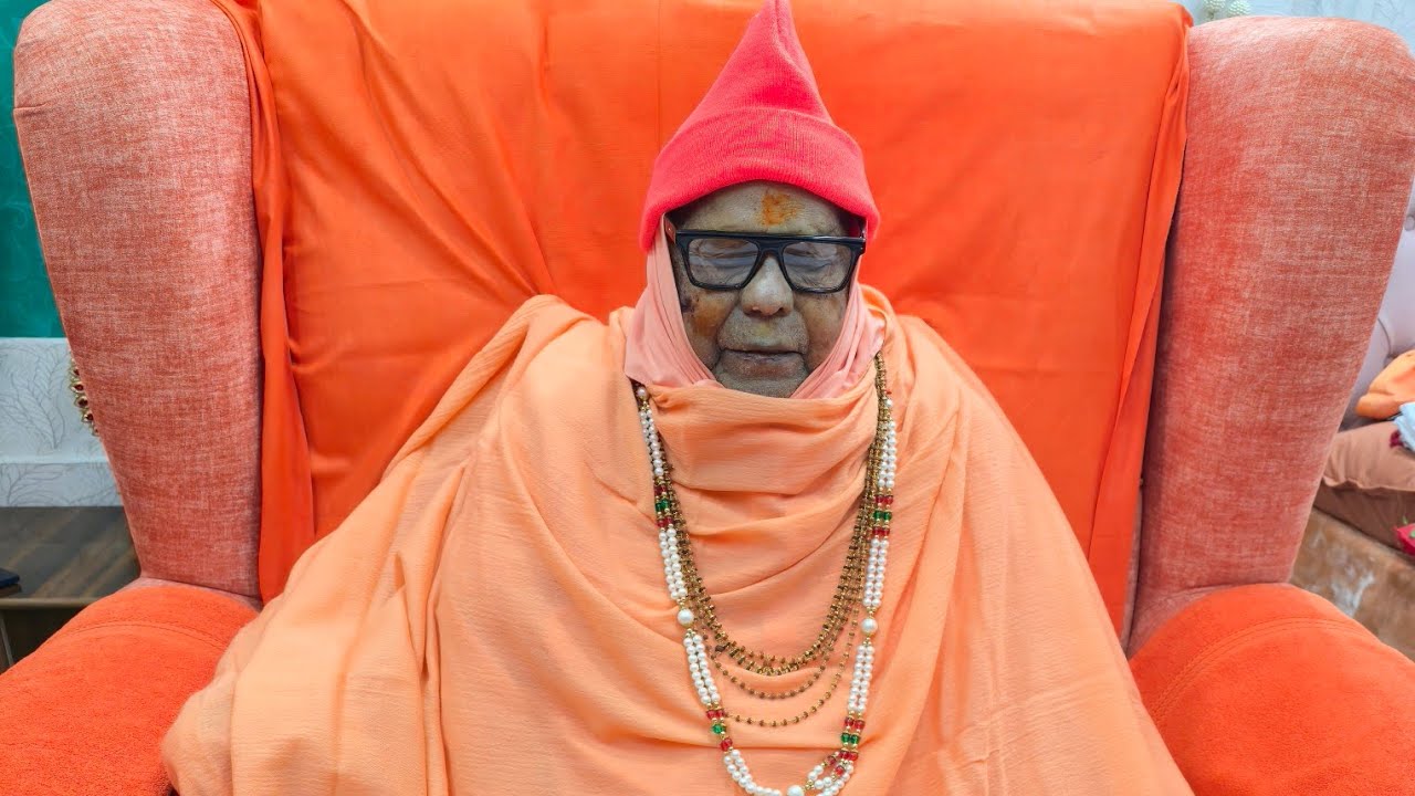 समाधि स्थल जाते हुए गुरुदेव भगवान