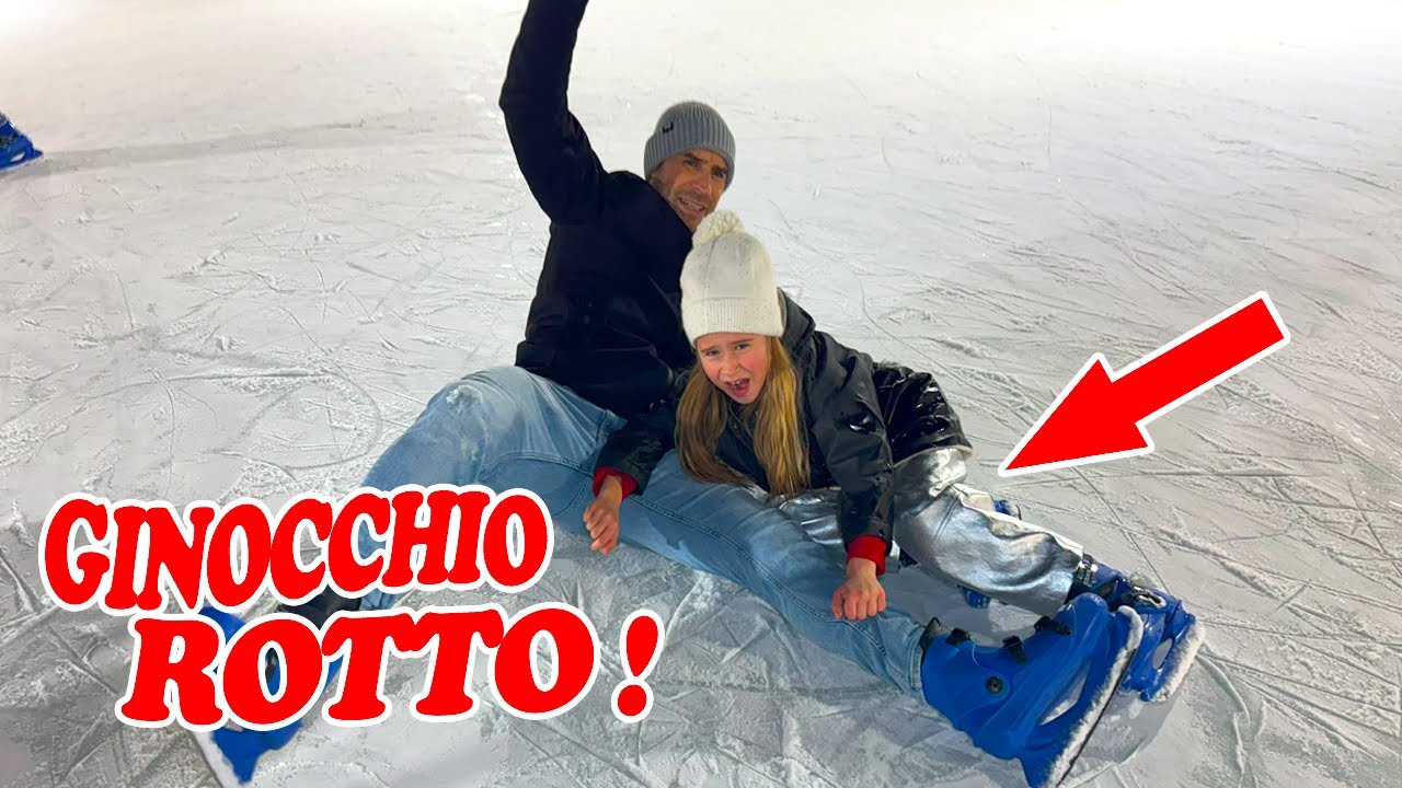 ERIKA CADE DAI PATTINI SUL GHIACCIO E SI FA MALE AL GINOCCHIO! 😨