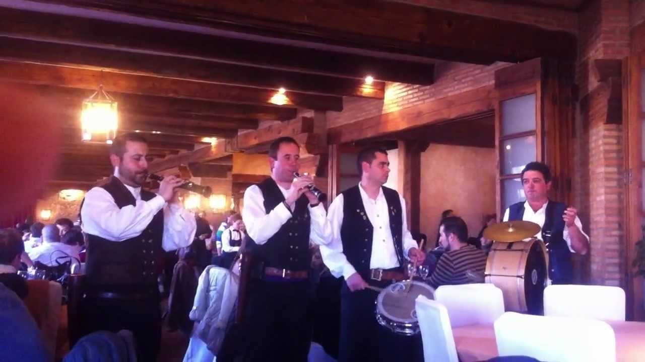 Dulzaineros MAHUROTOS. Pasodoble En Er Mundo.