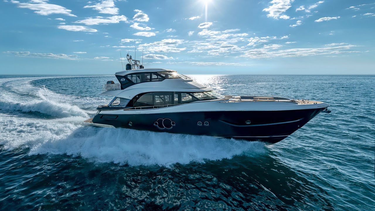 MCY 76 Skylounge | Welcome on board