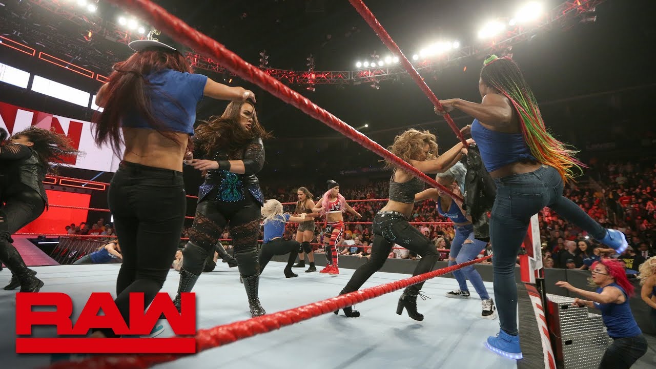 Бекки Линч возглавляет женское вторжение на SmackDown: Raw, 12 ноября 2018 г.