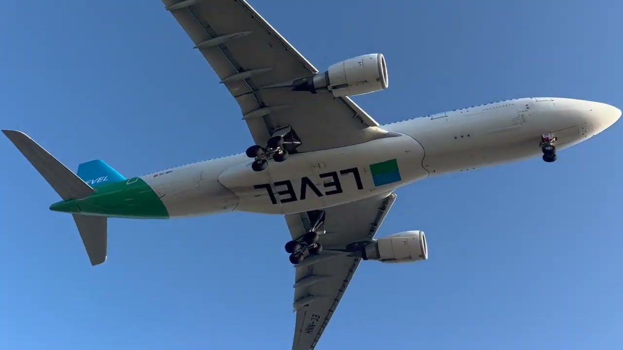 Planespotting at Los Angeles International Airport (9/18/2024)