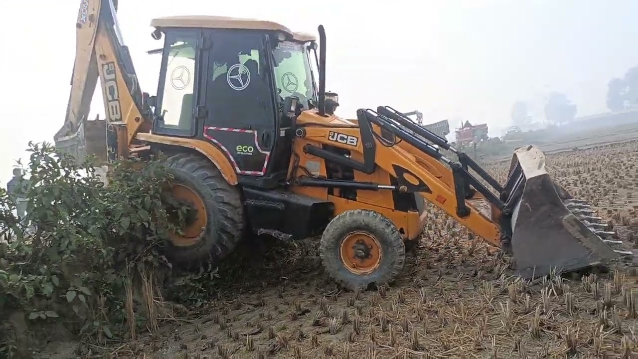 Jcb 3dx loding tractor Mahindra swaraj Sonalika eishar and power track video...