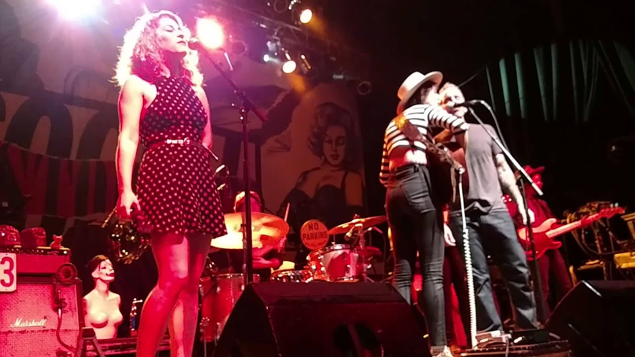 Nikki Lane & Jonny Two Bags from Social Distortion singing Love on Fire