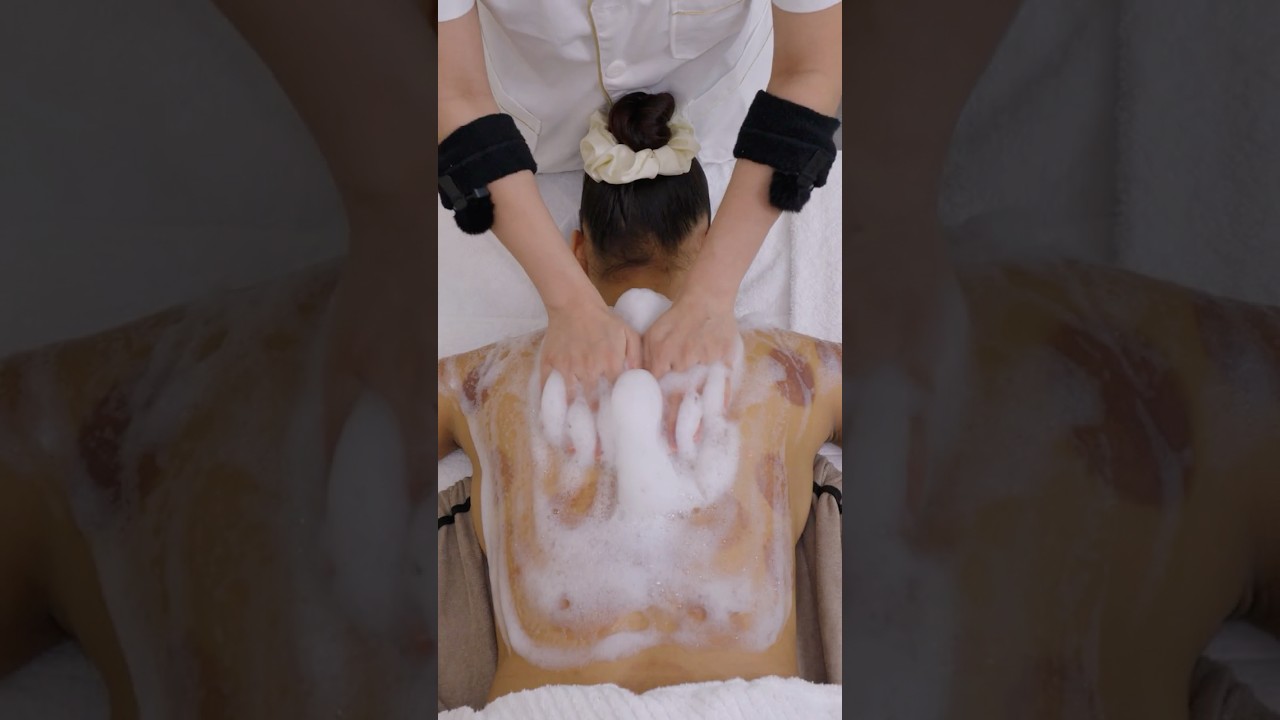 ASMR: Удовлетворительная процедура по удалению прыщей на спине и лице! #shorts