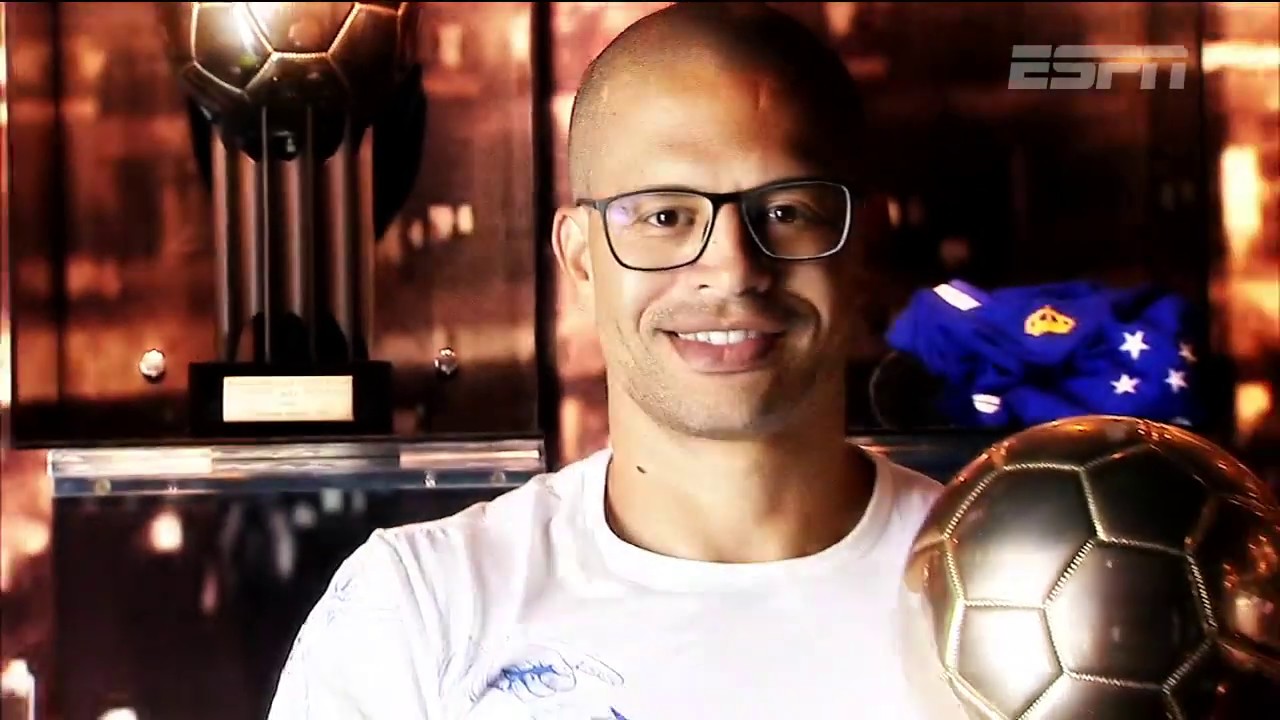 Bola de Prata: Alex relembra título do Cruzeiro em 2003 e conquista da Bola de Ouro