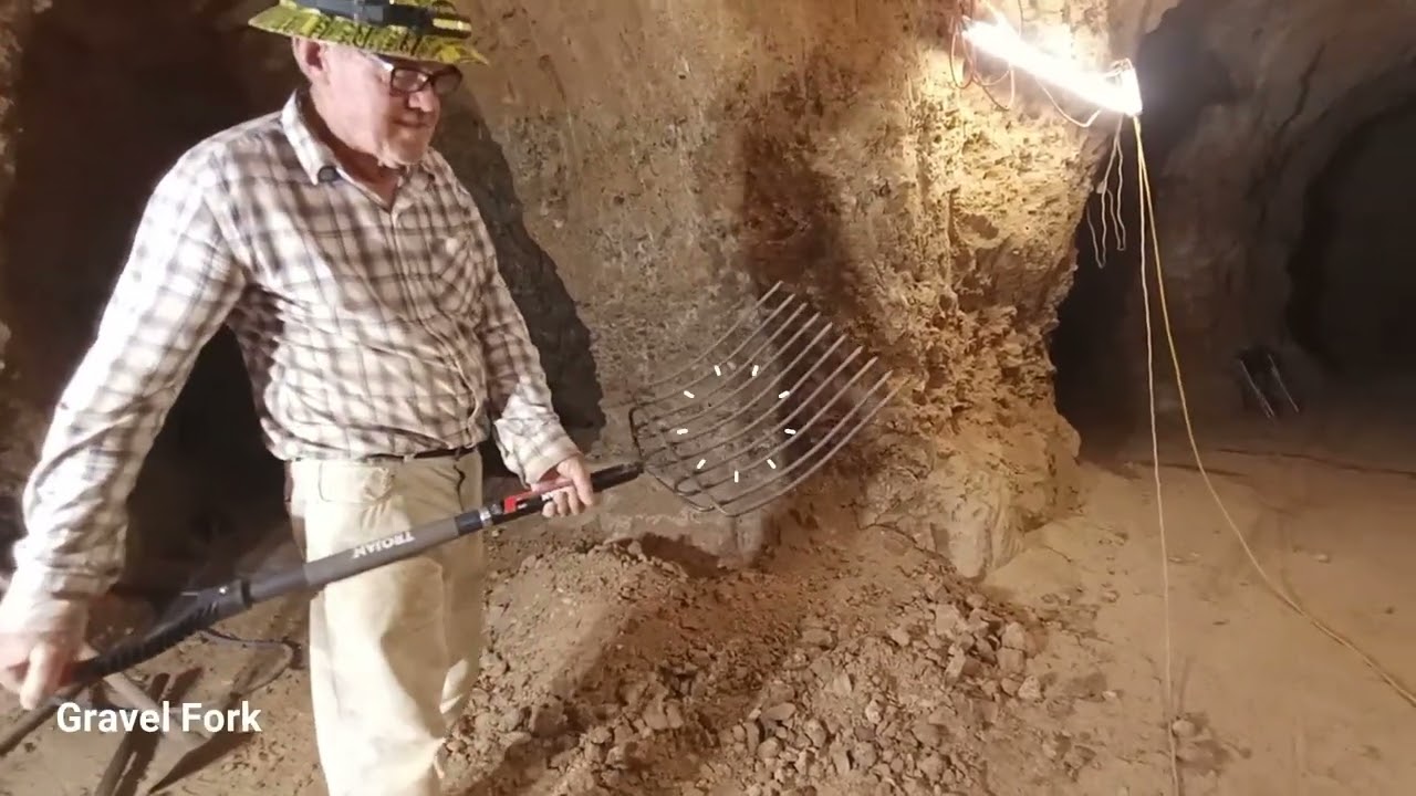 Underground Sapphire Mining  - Rod Beattie