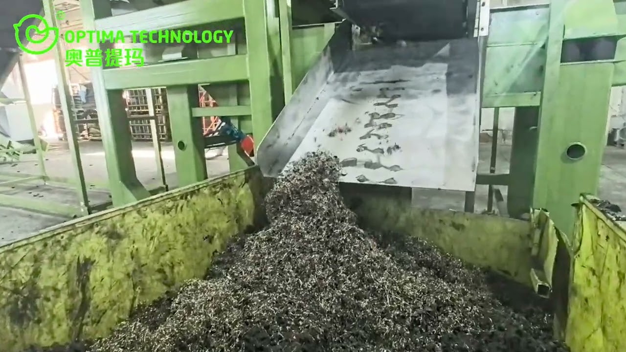Waste tyre recycling machine