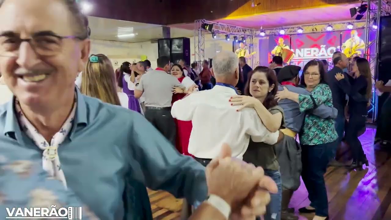 Baile em Guarapuava / Roubei a fazendeira - Grupo Vanerão