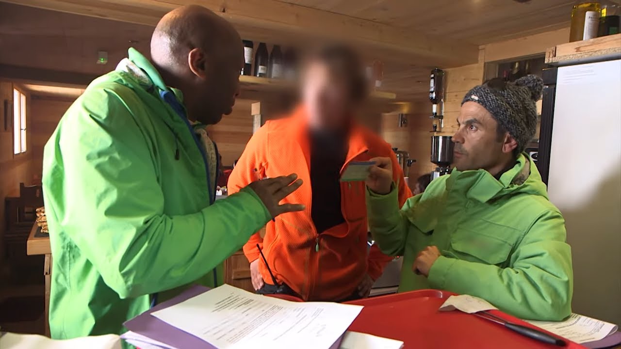 Contrôleurs de l'Urssaf en ski
