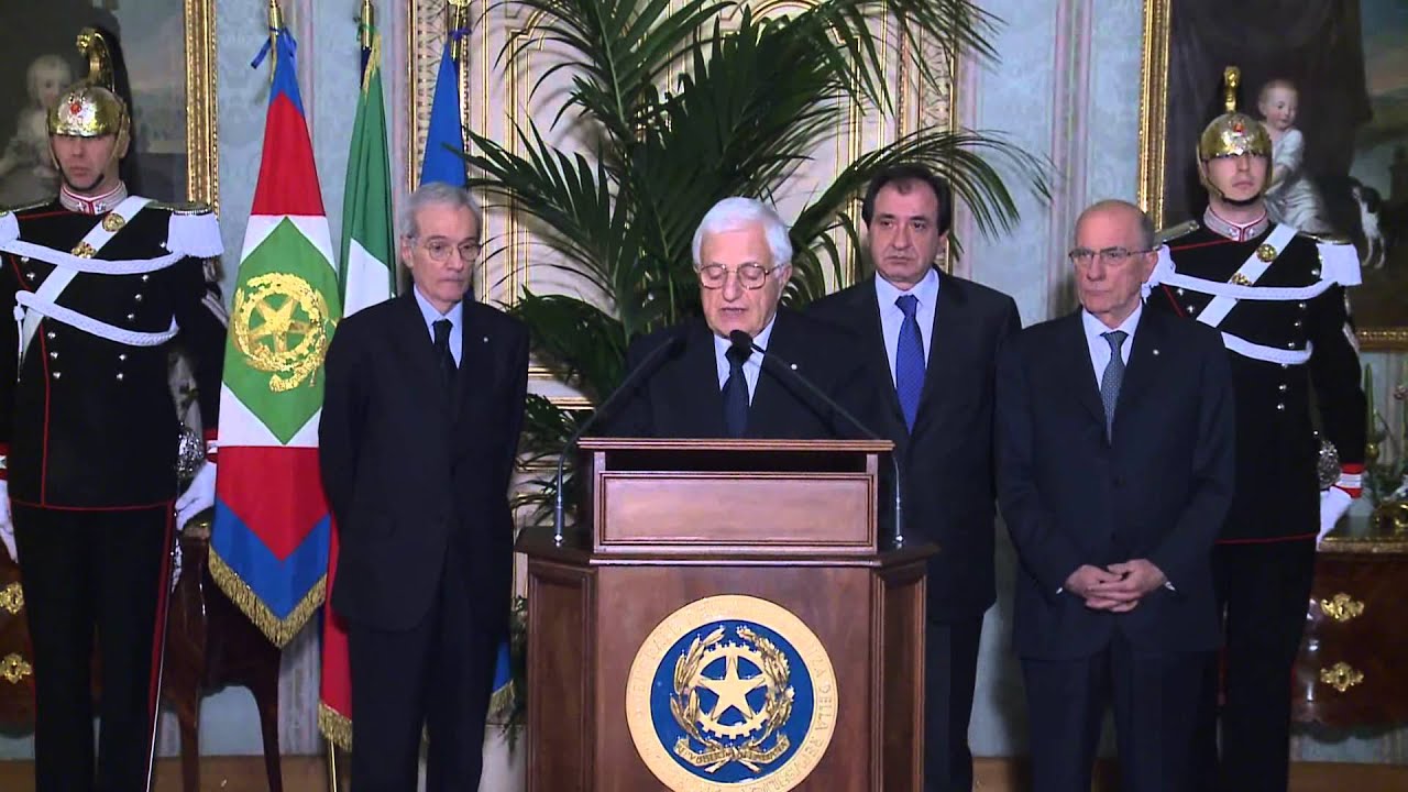 Donato Marra legge il comunicato di dimissioni del Presidente del Consiglio Mario Monti