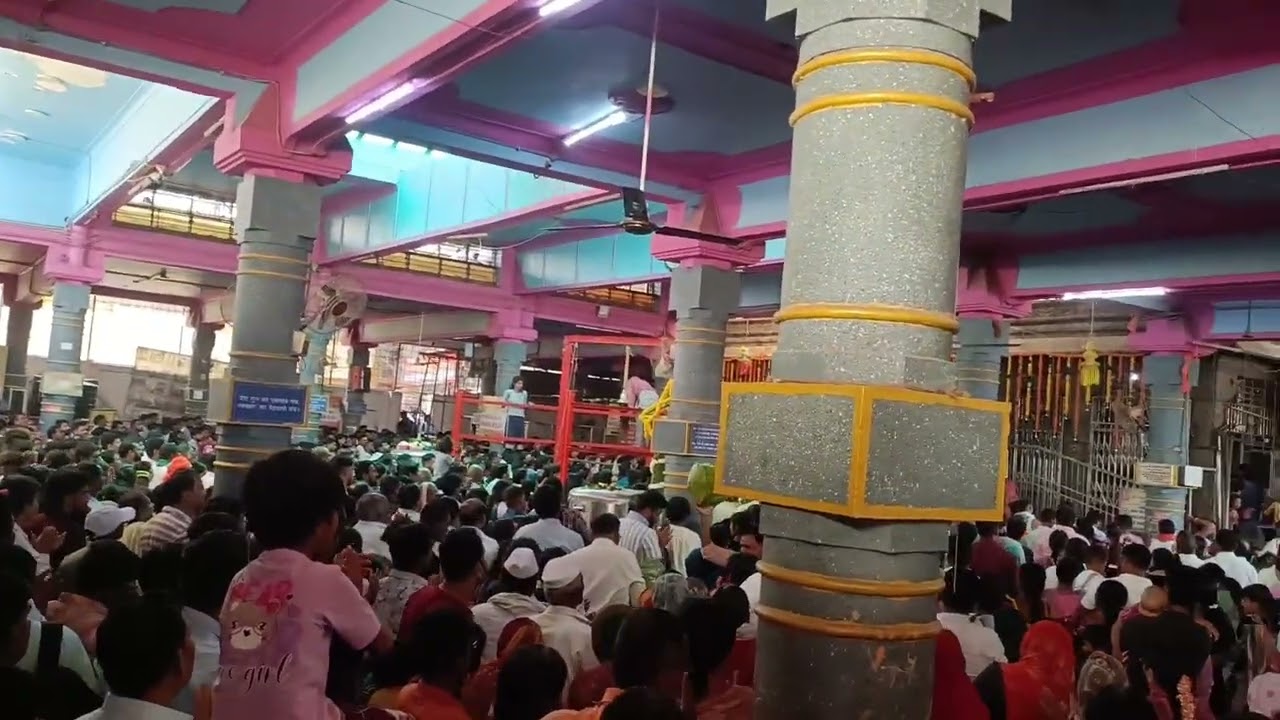 श्री दत्त गुरूंची दुपारची महाआरती आणि भिक्षा श्री क्षेत्र गाणगापूर.