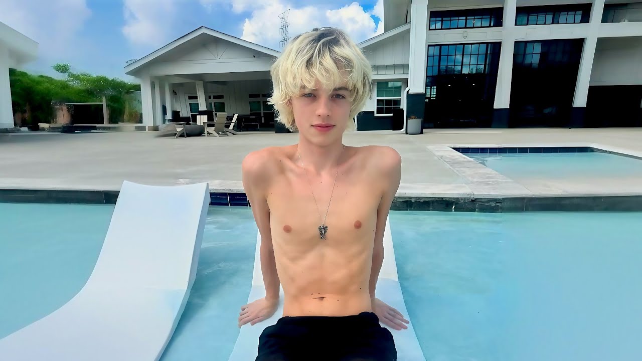 Super Cute Young Fitness Mode | TOMI | NEW