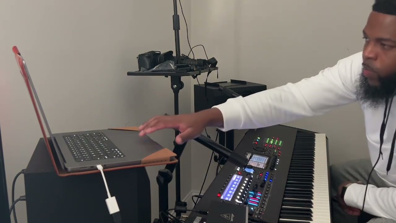 Playing on my new Yamaha Montage M8X… Nashville C3 piano! Playing Tye Tribbett’s Everything