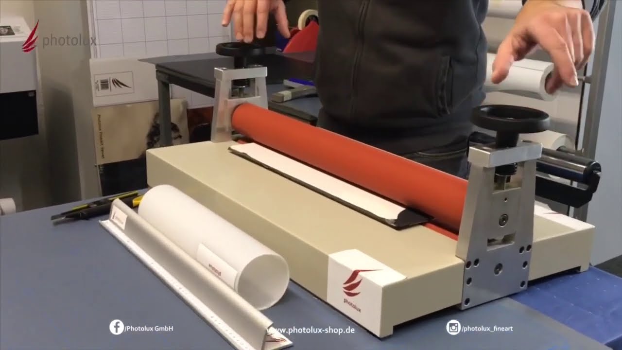Selbstklebende Folie ausrüsten und Bild aufziehen auf Trägerplatte (Photolux Board) - Foto aufziehen